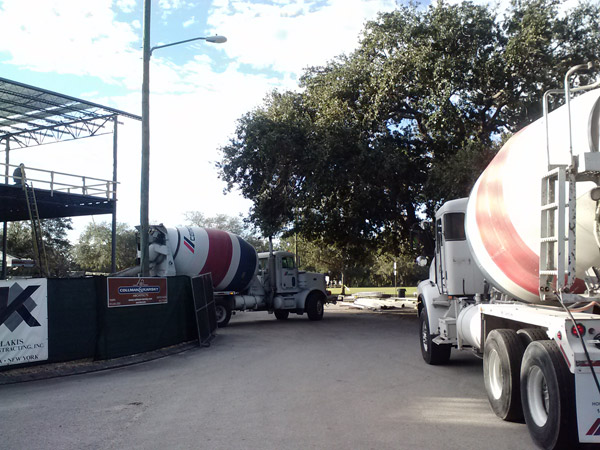 2nd_floor_concrete-_arrives---600