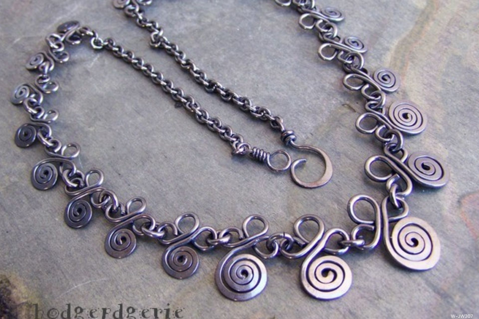 W-JW307 Spiral Clover Necklace